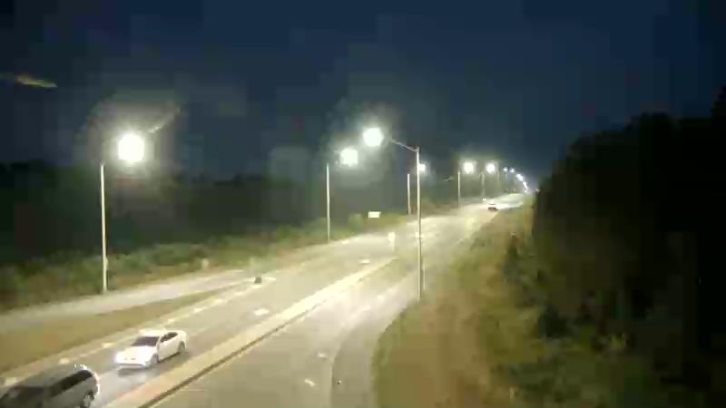 Traffic camera image at 2025-08-04 01:21:05