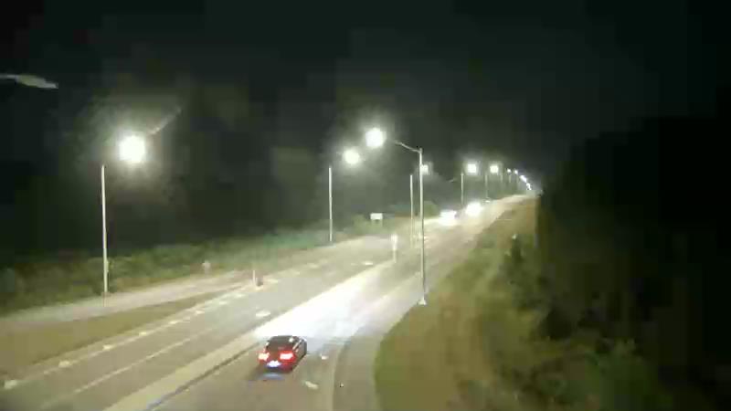 Traffic camera image at 2025-08-04 01:41:09