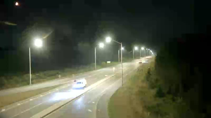 Traffic camera image at 2025-08-04 02:21:06
