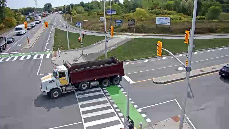 Traffic camera image at 2025-09-17 17:06:23