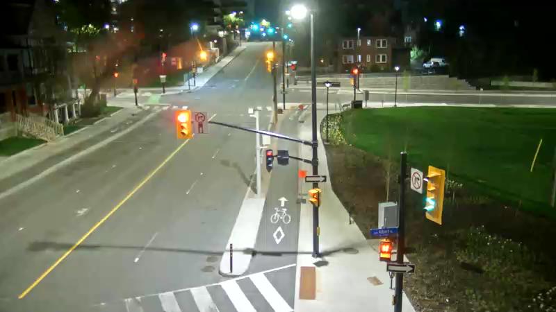 Traffic camera image at 2025-05-09 07:00:58