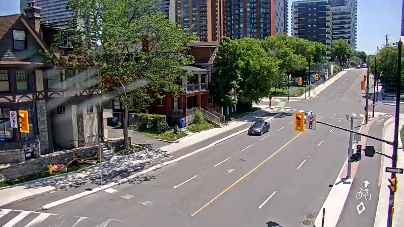 Traffic camera image at 2025-06-30 17:01:28