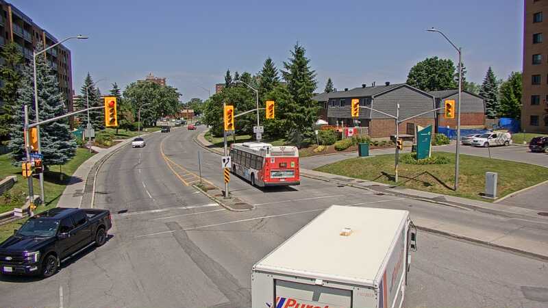 Traffic camera image at 2025-06-30 16:21:10