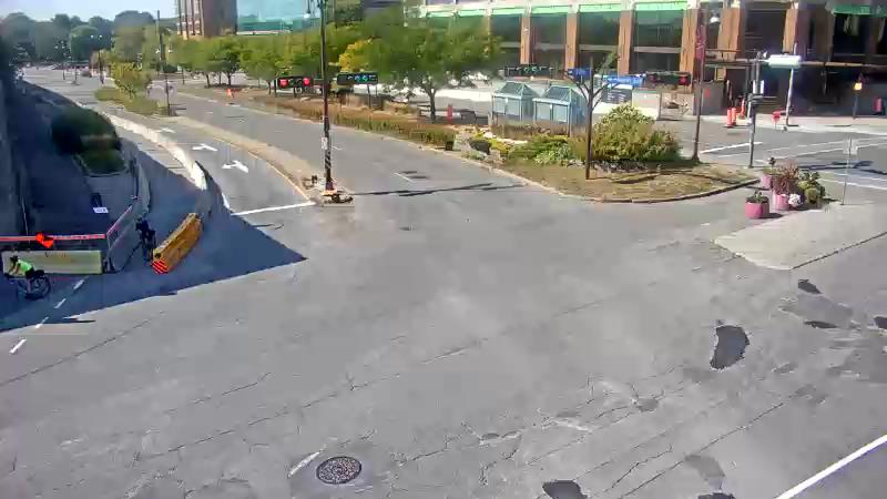 Traffic camera image at 2025-09-16 18:20:11