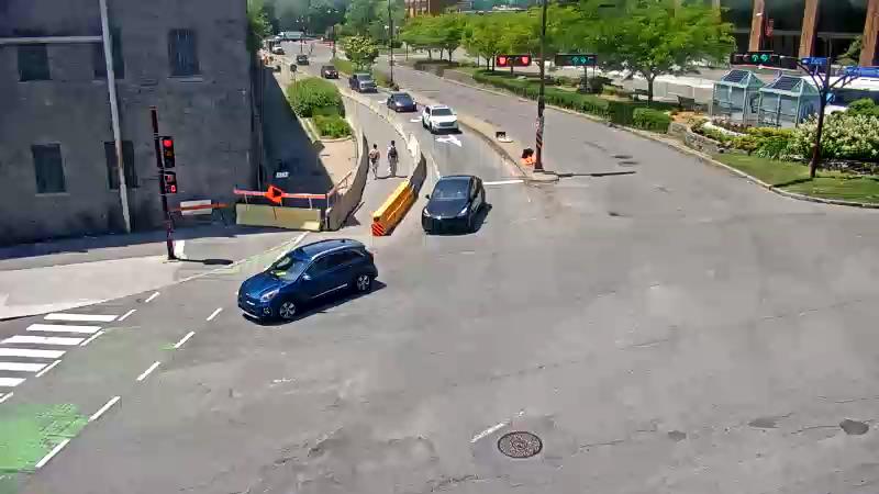 Traffic camera image at 2025-06-30 17:40:13