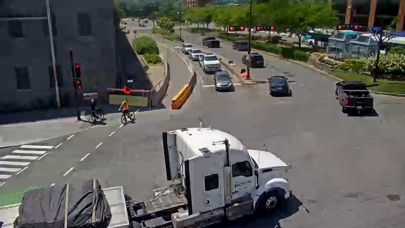 Traffic camera image at 2025-06-30 18:05:14