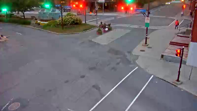 Traffic camera image at 2025-07-31 00:40:12