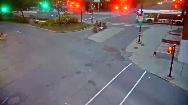 Traffic camera image at 2025-07-31 00:45:13