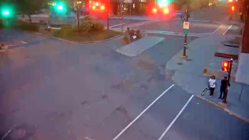 Traffic camera image at 2025-07-31 00:55:10