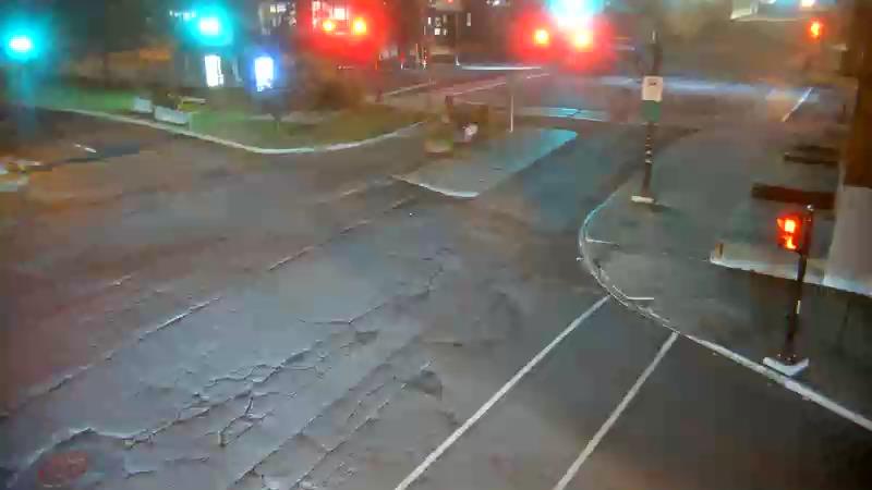 Traffic camera image at 2025-07-31 02:05:11