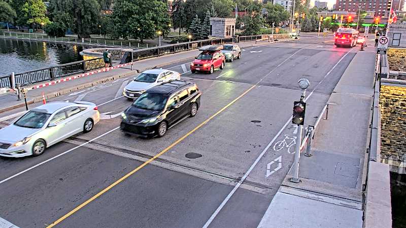 Traffic camera image at 2025-08-25 00:06:19