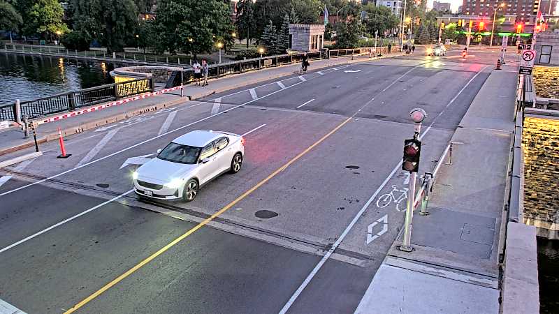 Traffic camera image at 2025-08-25 00:11:14
