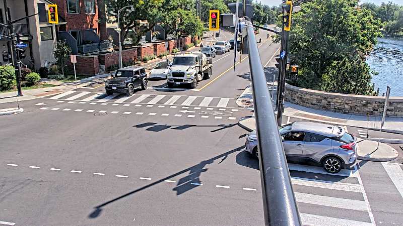 Traffic camera image at 2025-09-16 17:16:20