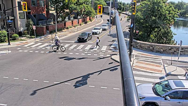 Traffic camera image at 2025-09-16 17:36:24