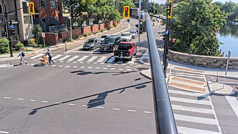 Traffic camera image at 2025-09-16 17:51:24