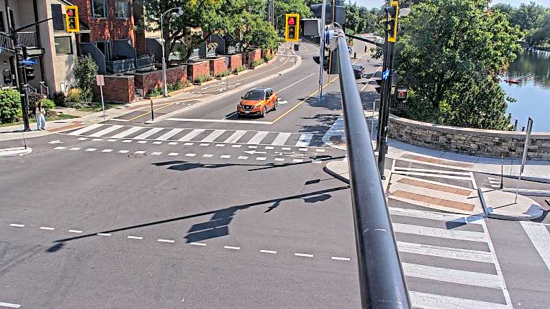 Traffic camera image at 2025-09-16 18:06:23