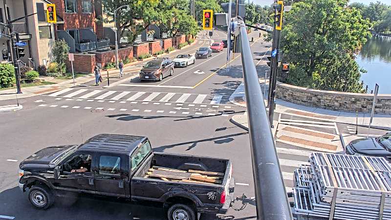 Traffic camera image at 2025-09-16 18:11:15