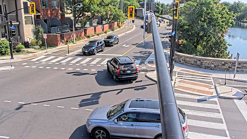 Traffic camera image at 2025-09-16 18:16:23