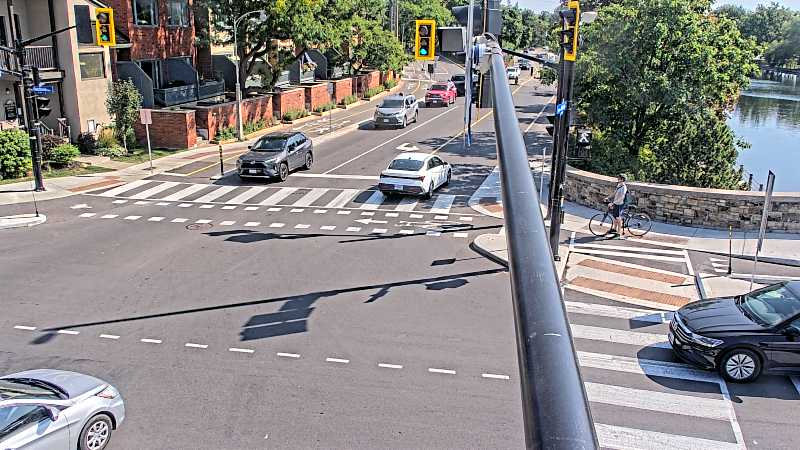 Traffic camera image at 2025-09-16 18:26:22