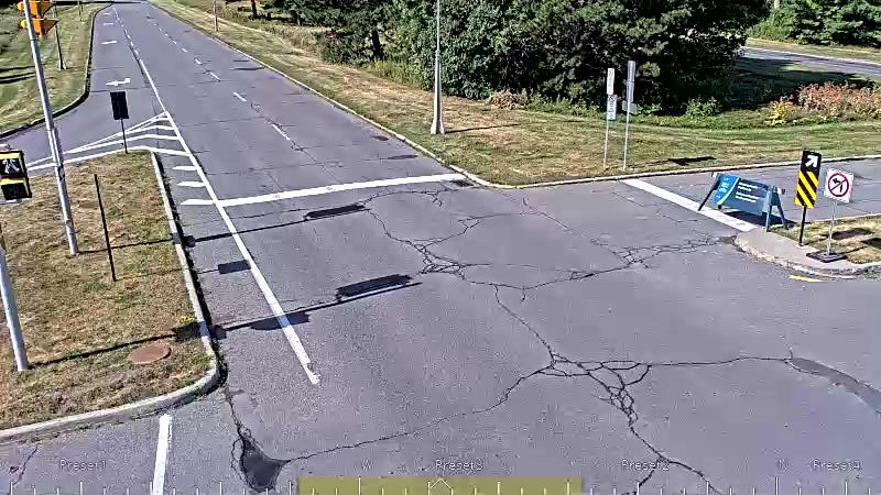 Traffic camera image at 2025-08-24 14:21:18
