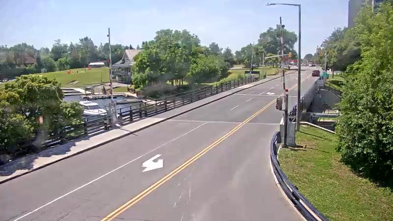 Traffic camera image at 2025-06-30 16:41:16