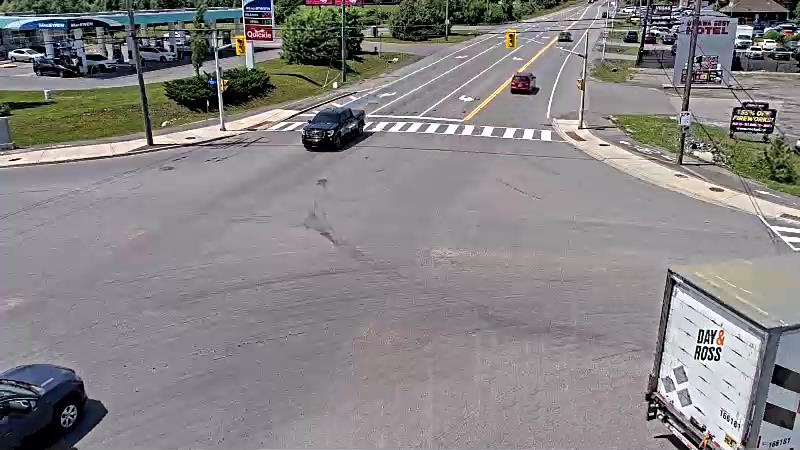 Traffic camera image at 2025-06-30 18:21:22