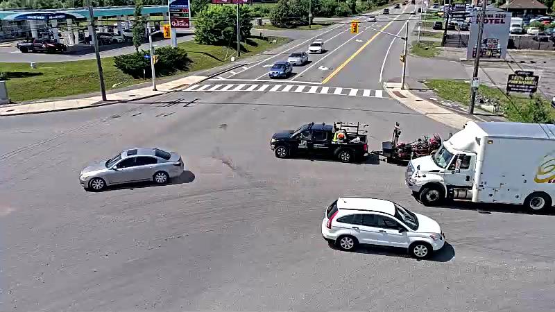 Traffic camera image at 2025-06-30 19:06:21