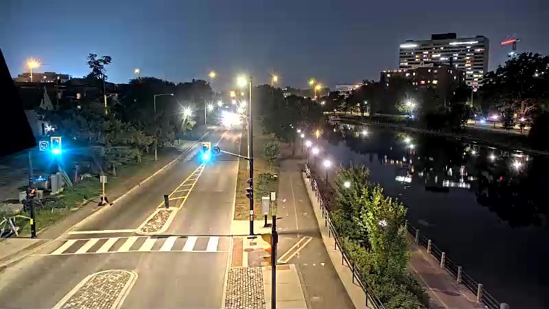 Traffic camera image at 2025-08-04 01:21:09