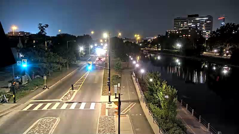 Traffic camera image at 2025-08-04 01:41:11