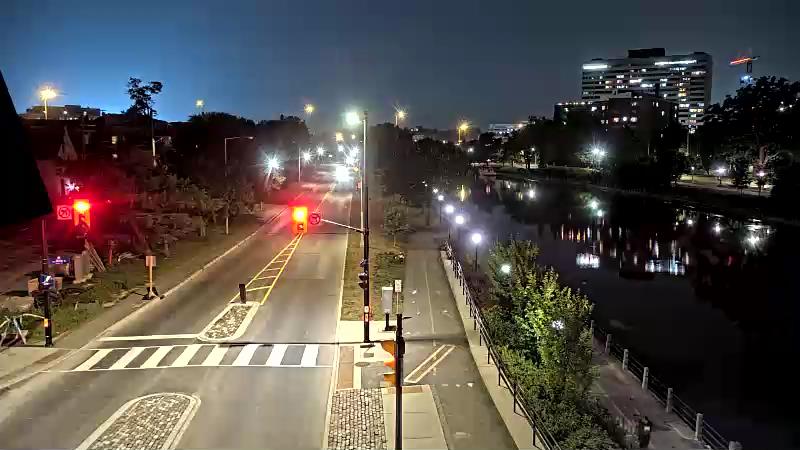 Traffic camera image at 2025-08-04 01:51:09
