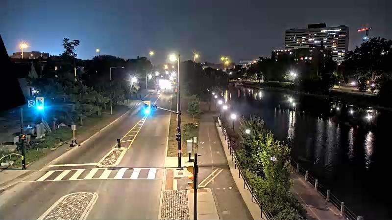 Traffic camera image at 2025-08-04 02:01:08