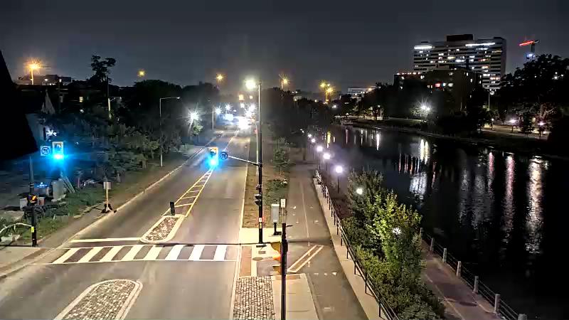 Traffic camera image at 2025-08-04 02:21:09