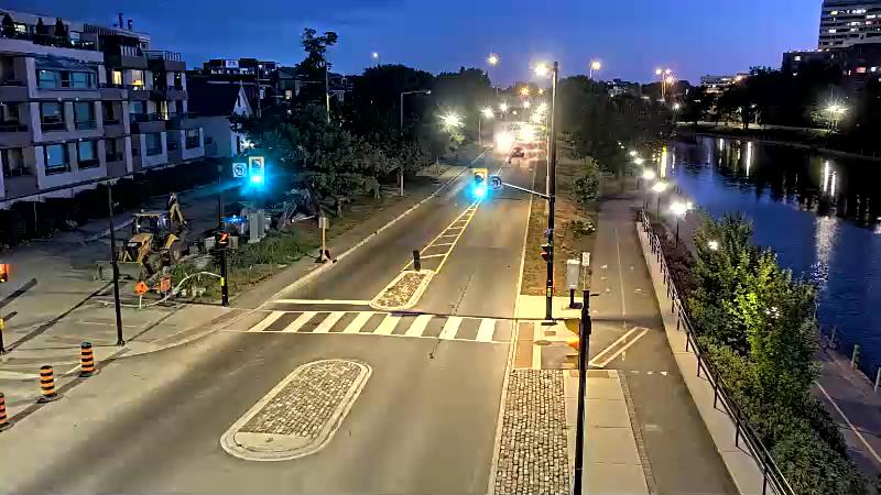 Traffic camera image at 2025-08-25 00:31:19