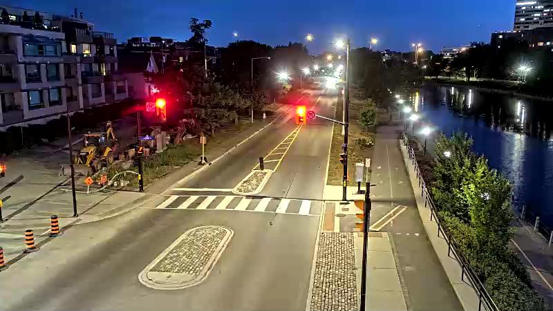Traffic camera image at 2025-08-25 00:36:15