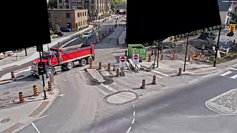 Traffic camera image at 2025-09-17 19:06:23
