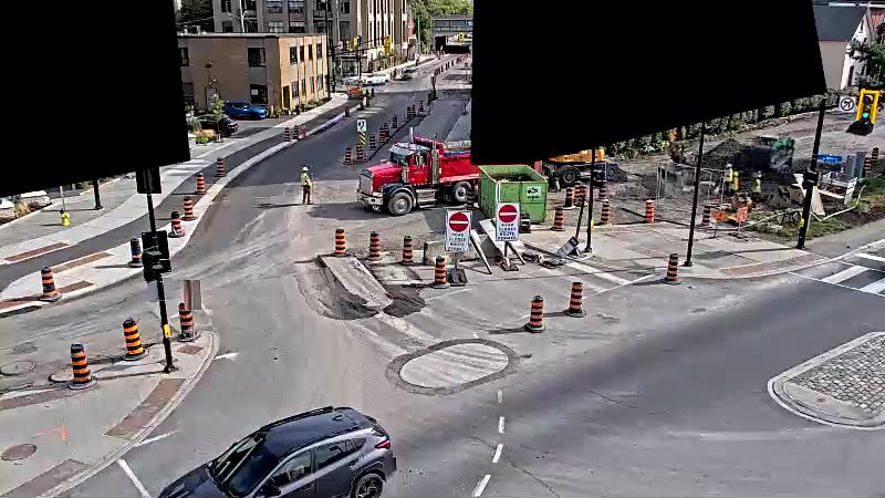 Traffic camera image at 2025-09-17 19:26:23