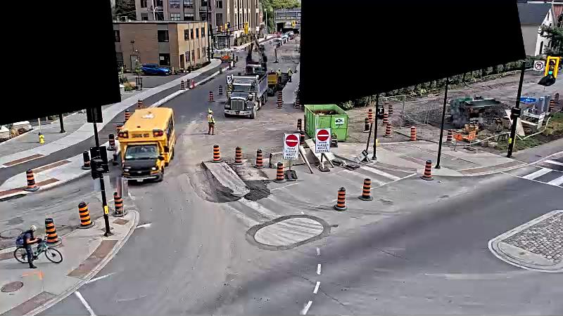 Traffic camera image at 2025-09-17 19:56:26