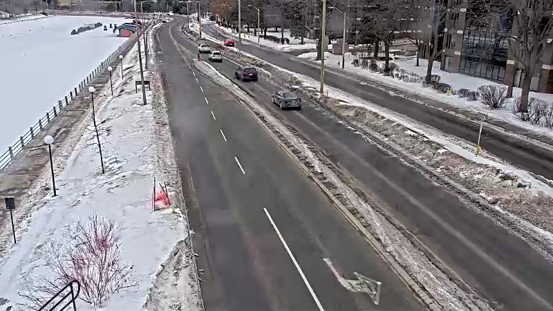 Traffic camera image at 2025-03-09 13:37:32