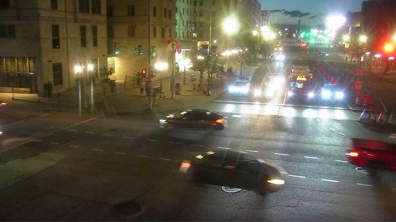 Traffic camera image at 2025-08-25 00:35:12