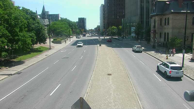 Traffic camera image at 2025-06-30 17:40:13