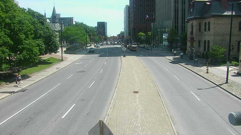 Traffic camera image at 2025-06-30 18:05:14