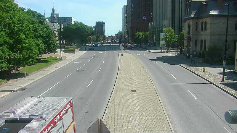 Traffic camera image at 2025-06-30 19:10:22
