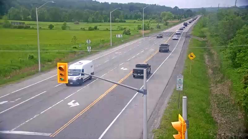 Traffic camera image at 2025-06-05 17:32:12
