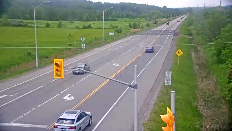 Traffic camera image at 2025-06-05 17:52:01