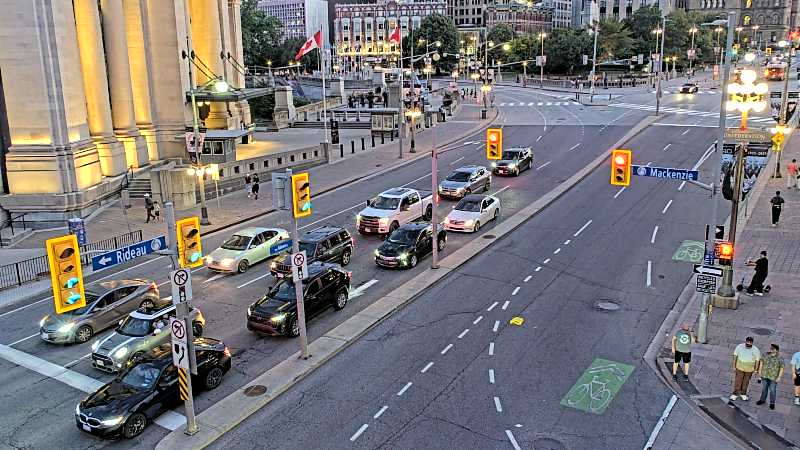 Traffic camera image at 2025-08-25 00:06:23