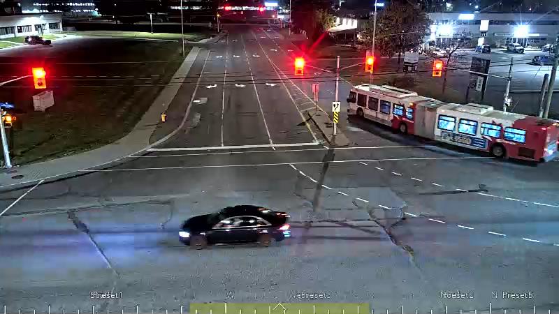 Traffic camera image at 2025-09-18 01:00:32
