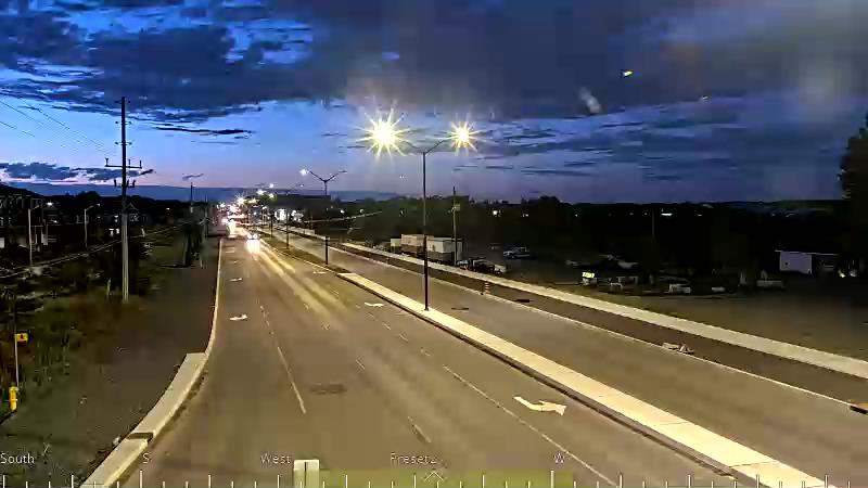 Traffic camera image at 2025-08-25 00:31:27