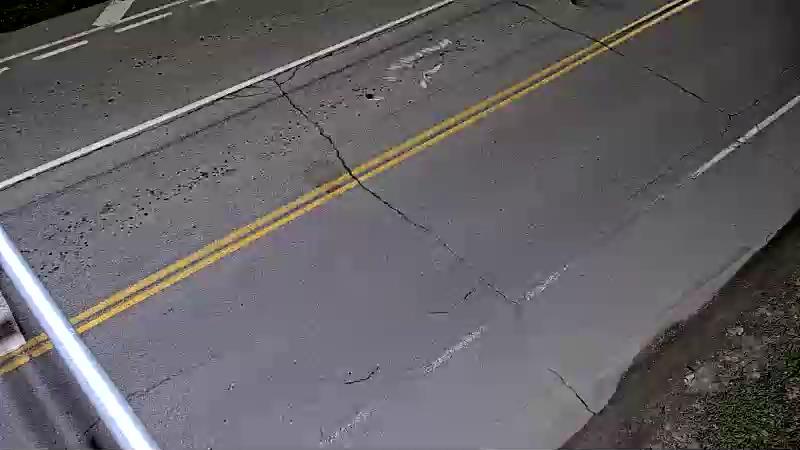Traffic camera image at 2025-05-09 08:25:56