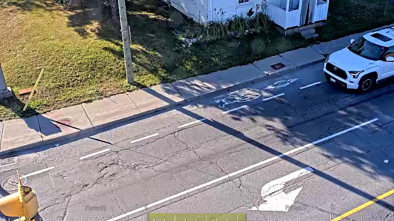 Traffic camera image at 2025-08-31 12:46:37