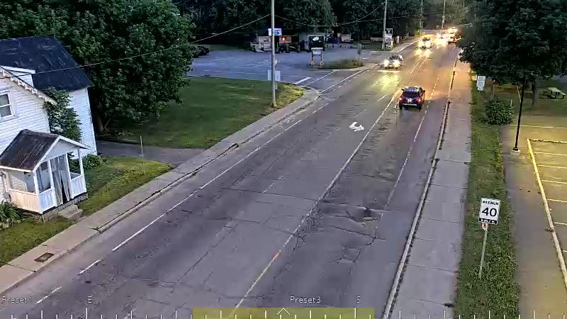 Traffic camera image at 2025-07-06 01:16:23